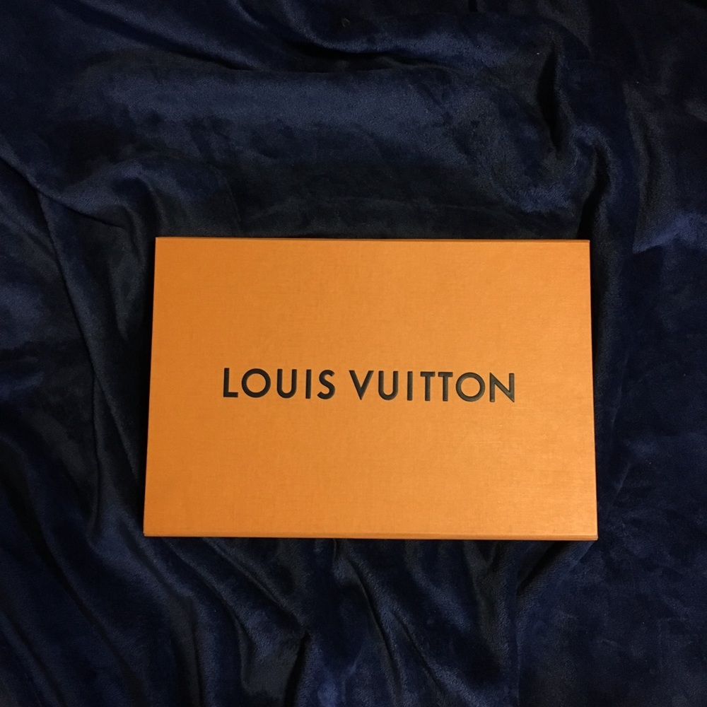 Louis Vuitton medium gift box